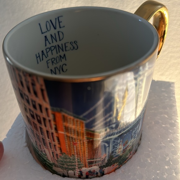 Holiday in the city mug NYC Anthropologie 2024 - Picture 5 of 13